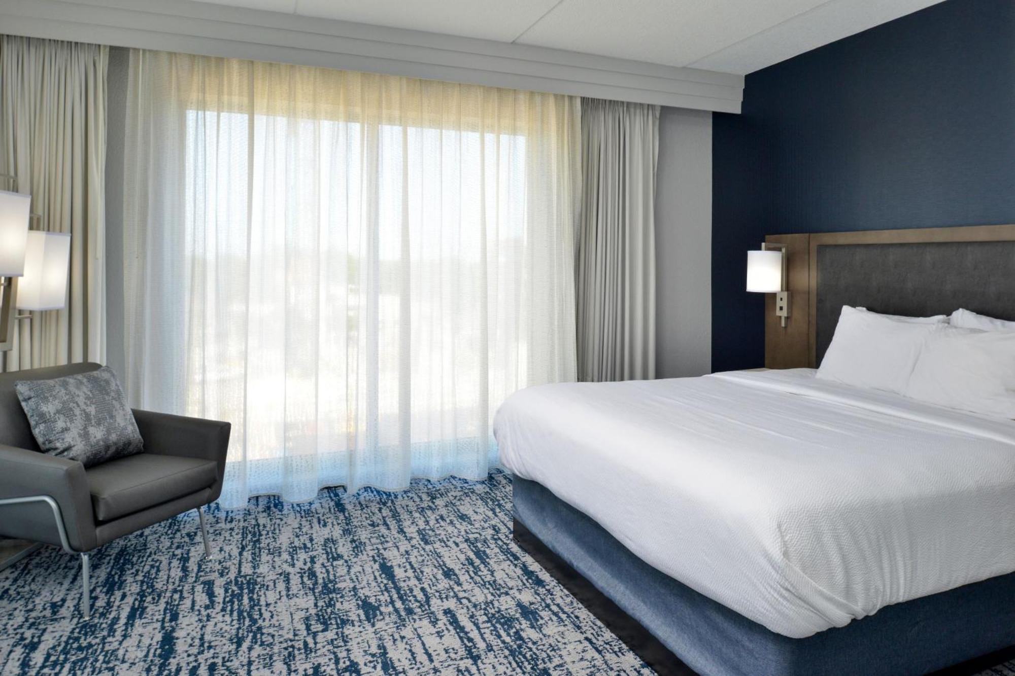 Courtyard By Marriott Wilmington Downtown/Historic District Hotel Exterior photo