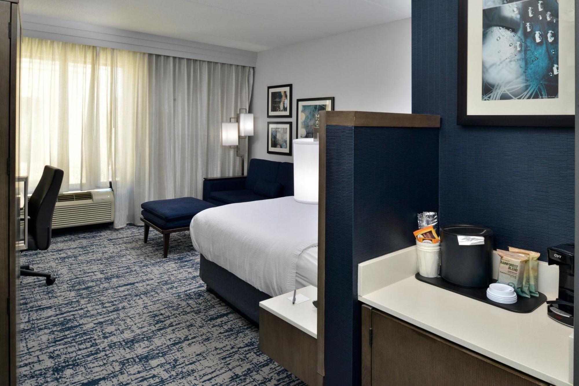 Courtyard By Marriott Wilmington Downtown/Historic District Hotel Exterior photo